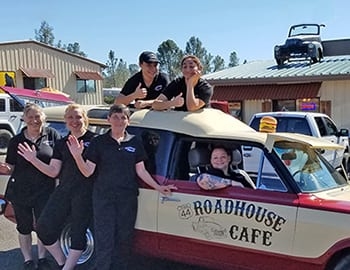 Staff-Roadhouse-auto-350×270 Staff-Roadhouse-auto-350x270